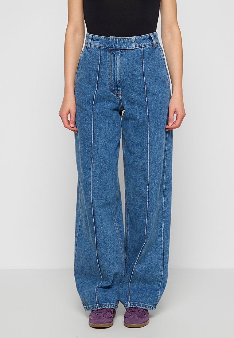 REMAIN Relaxed fit jeans blauw