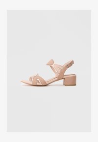 Δεν επιλέχθηκε, nude