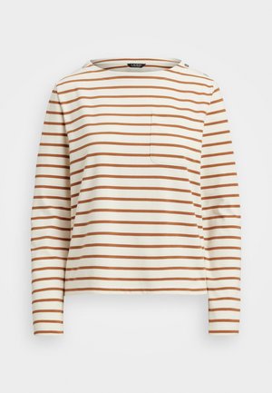 Langärmliges, Rundhals-Shirt in Creme mit braunen horizontalen Streifen. Verfügt über eine Brusttasche und Details mit Knöpfen an der Schulter.