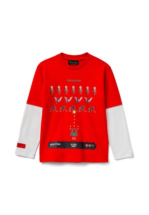 WITH STRANGER THINGS PRINT - Maglietta a manica lunga - red