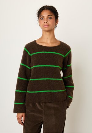 - Sweter