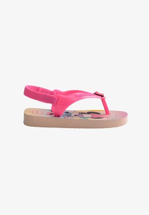 Børns pink sandal med rem bagpå, med tegneseriefigurprint på sålen og en struktureret beige bund.