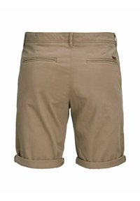 Khaki kraťasy vyrobené z bavlněné směsi s ohrnutými lemy, dvěma zadními kapsami a plochým předním designem. Hladká textura s jemnými detaily šití.