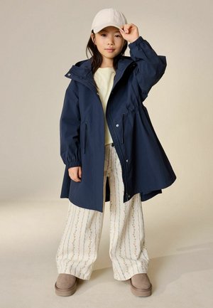 - Kurtka przeciwdeszczowa