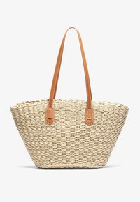 Sac fourre-tout en paille tissée avec une forme large et évasée, anses en cuir tanné et fibres naturelles texturées. Comprend des détails métalliques décoratifs sur les lanières.