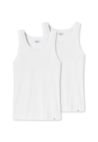 To hvid bomulds tanktops med brede stropper, hver med en rund udskæring og en lille blå logo detalje nær kanten.
