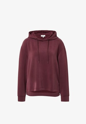 Karmiinpunane pikkade varrukatega kapuutsiga särk, millel on eespaelad, soonilised mansetid, langenud õlavarod ja veidi pikem tagaosa.