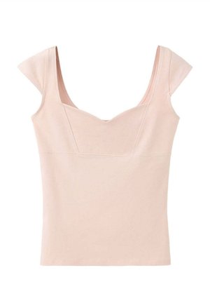Haut près du corps rose clair pour femme avec manches gigot et décolleté en cœur sur fond blanc.