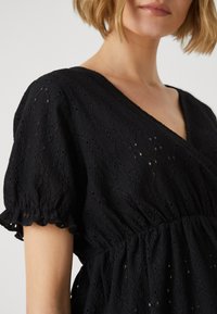 Vero Moda Maternity VMMULRIKKE BRODERIE ANGLAIS - Bluse - black