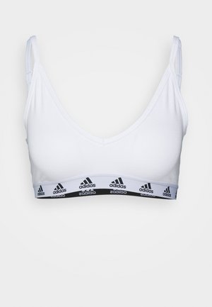 Hvit sports-bh med en dyp V-hals, med en svart elastisk stropp prydet med gjentatte hvite "adidas"-logoer langs bunnen.