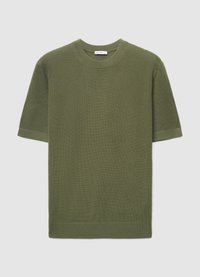 T-shirt à manches courtes vert olive avec une finition en tricot texturé, encolure ronde et design simple. Aucun motif ni accent visible.
