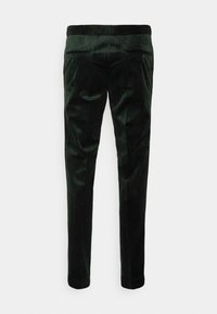 Pantaloni in velluto verde scuro con vestibilità slim, dotati di tasche posteriori con zip e una texture liscia, design a gamba affusolata e una sottile lucentezza.