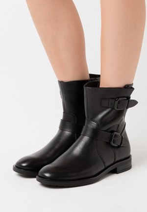 Tamaris, Bottines - black