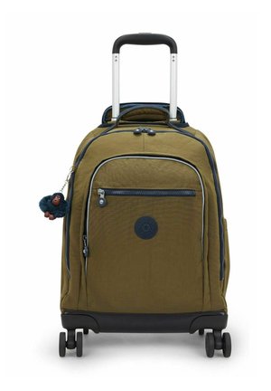 Sac à dos vert à roulettes avec poignée télescopique, poche avant zippée et petit porte-clés singe en peluche attaché sur le côté.