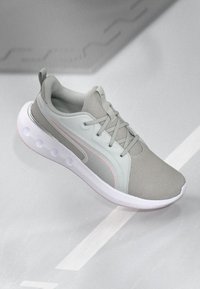 Lightweight athletic shoe in grey mesh with a smooth light blue accent. Features a white rubber sole and pink detailing on the side.