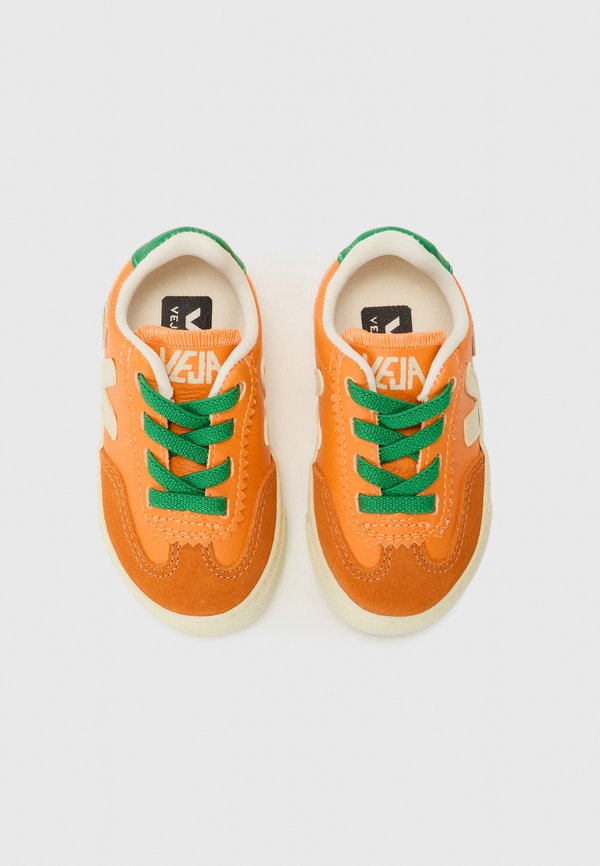 SMALL VOLLEY X THE SOCIAL FOOD UNISEX - Trainers2
