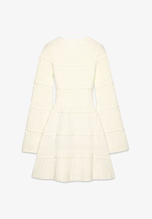 Balta ilgomis rankovėmis su raukšlėta tekstūra. Turi prigludusį korpusą, platėjančias rankoves ir daugiasluoksnį sijoną su horizontaliomis siūlėmis.