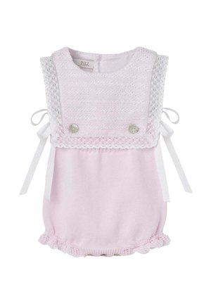 Combinaison tricotée rose pour bébé avec col en dentelle blanche, deux boutons, liens latéraux et bordures froncées aux jambes.