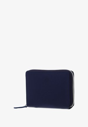 Portefeuille en cuir bleu marine à texture lisse, de forme rectangulaire, avec une fermeture éclair argentée et un logo embossé à l'avant.