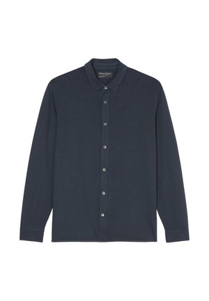 Camisa de manga larga azul marino hecha de un tejido suave, con un cierre de botones en la parte delantera y un cuello clásico. Presenta botones de metal y un dobladillo recto.