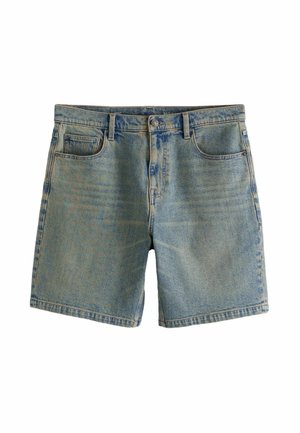 Hellblaue Jeansshorts mit Frontknopf, Gürtelschlaufen und fünf Taschen, einschließlich einer Münztasche, auf weißem Hintergrund.