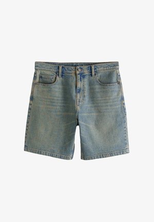 Pantalones cortos de mezclilla azul claro con botón frontal, trabillas para cinturón y cinco bolsillos, incluido un bolsillo para monedas, sobre fondo blanco.