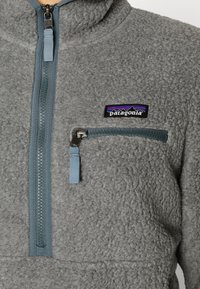 Patagonia RETRO MARSUPIAL - Felpa in pile - salt grey/light plume grey