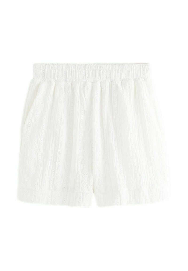 Shorts en dentelle blanche avec une taille élastique, présentant un design texturé et à motifs ainsi que des poches latérales. Tissu doux et léger.