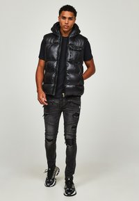 Glorious Gangsta FIDRA CARGO GILET - Strukirani kaput - jet black