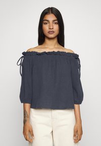 ONLY Petite ONLTILLA THYRA OFF SHOULDER - Blusa - phantom