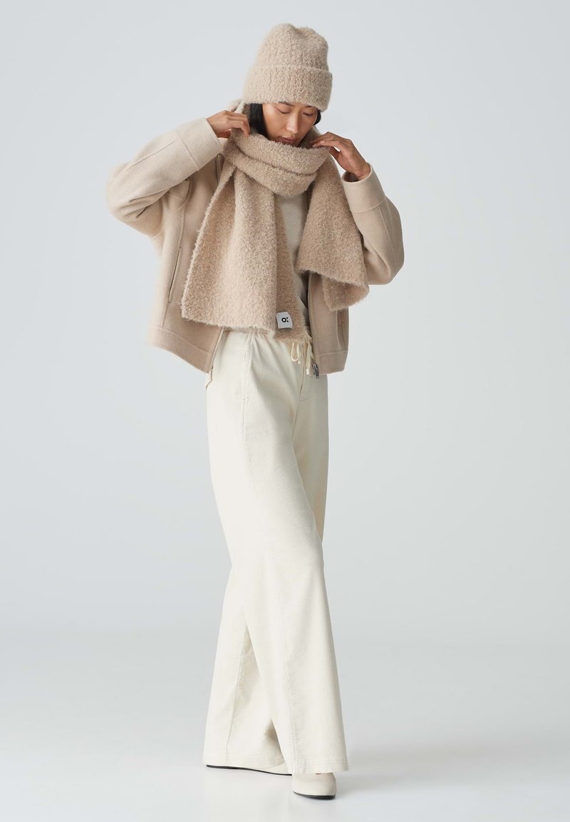 OPUS APEDITA  - Sjaal - macadamia