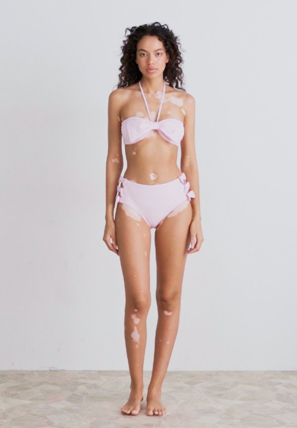 BEAU BOW FRONT BANDEAU - Bikini top - blossom3