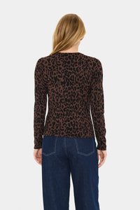 Long-sleeve knit top in brown with black leopard print. Fitted design with a round neckline, soft texture, and lightweight fabric.