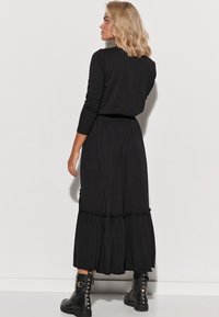 Makadamia MAXI WITH RUBBER AND RIBBONS - Długa sukienka