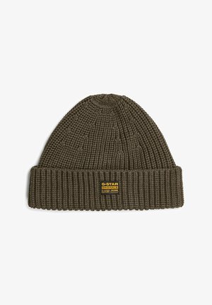 Bruine gebreide beanie met omgeslagen boord en geel-zwarte G-Star Originals Raw Denim logo patch aan de voorzijde in het midden.