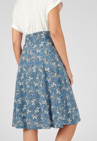 Damart À BOUCLE - Falda acampanada - bleu pétrole fleuri