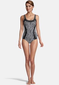 Zwart-witte een-delig badpak met zebrapatroon, voorzien van een ronde hals, racerback ontwerp en een zachte, elastische stof.