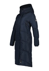 Cappotto imbottito blu navy con cappuccio, tasche con zip e polsini aderenti. Presenta motivi di cucitura diagonale e un'etichetta con logo sulla manica.