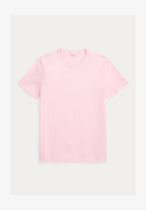 Világos rózsaszín pamut póló kerek nyakkal és rövid ujjakkal. Bal mellrészen kis fehér logóval. Puha tapintású. Klasszikus szabás.