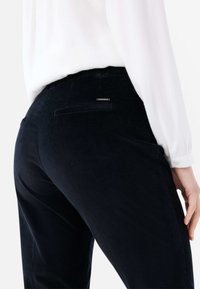 BRAX STYLE MARA - Stoffhose - black