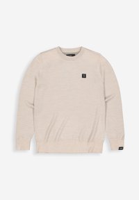 Beige, textuur gebreide trui met ronde hals, lange mouwen, ribgebreide manchetten en zoom, en kleine zwarte logopatches op de borst en pols.