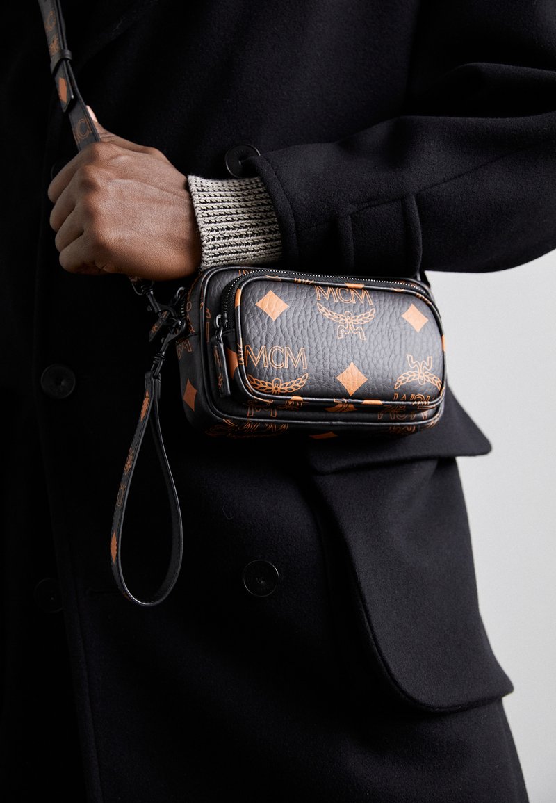 MCM AREN CROSSBODY MINI UNISEX Geantă crossbody black/negru