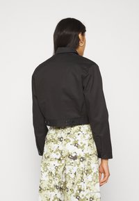 Dickies EISENHOWER CROPPED - Lengva striukė - black