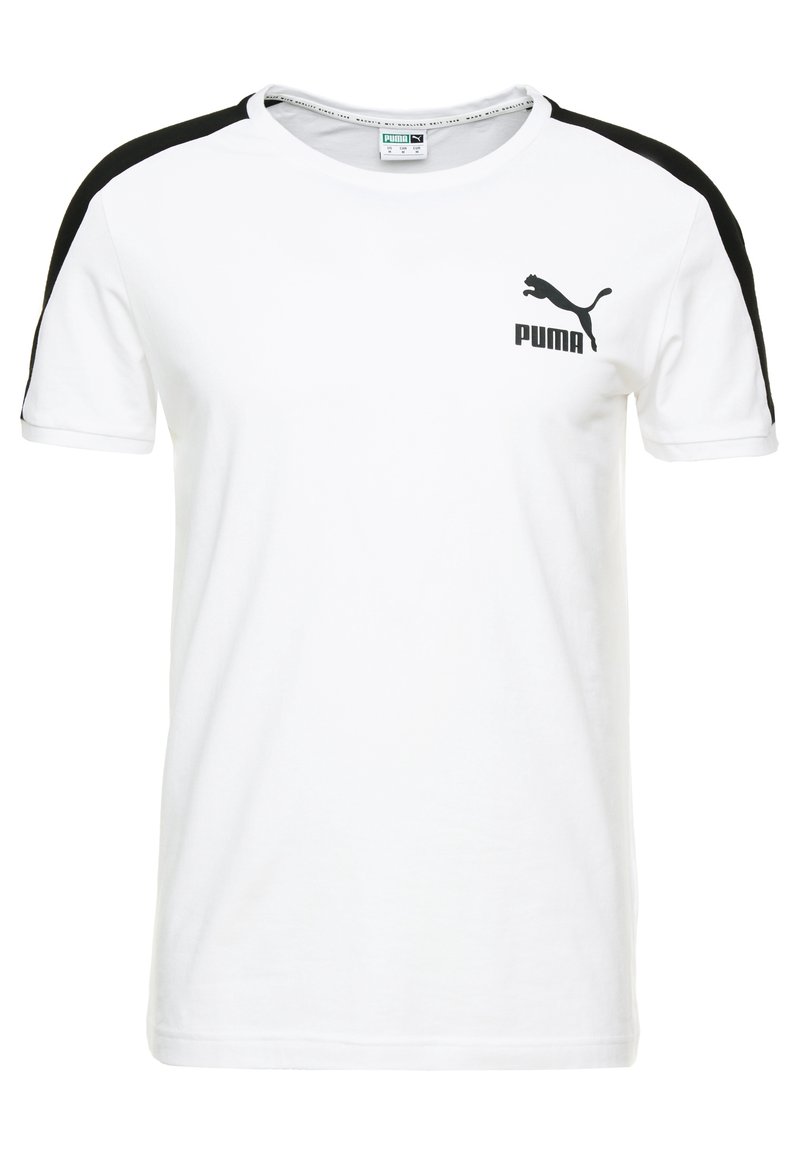 Camiseta de algodón blanca con acentos negros en los hombros. Presenta un pequeño logo negro de Puma en el pecho y un escote de tipo crew.