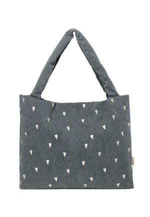 Graue Stofftasche mit weißen Herzmustern, zwei gepolsterten Griffen und einer strukturierten Form. Glatte Textur mit einem subtilen Glanz.