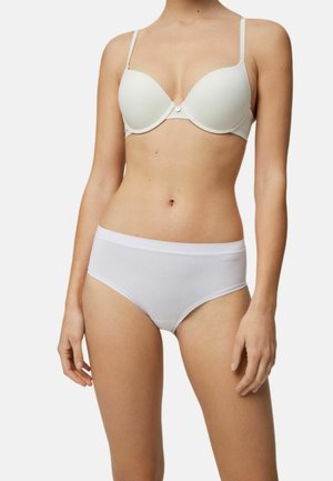 Sujetador blanco de mezcla de algodón con copas moldeadas y tirantes ajustables. Braguitas blancas a juego de talle alto. Diseño elegante y textura suave.