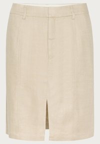 Falda de lino beige con un corte entallado, abertura frontal y dos presillas para cinturón. Textura suave y ligero brillo. Sin bolsillos ni adornos.