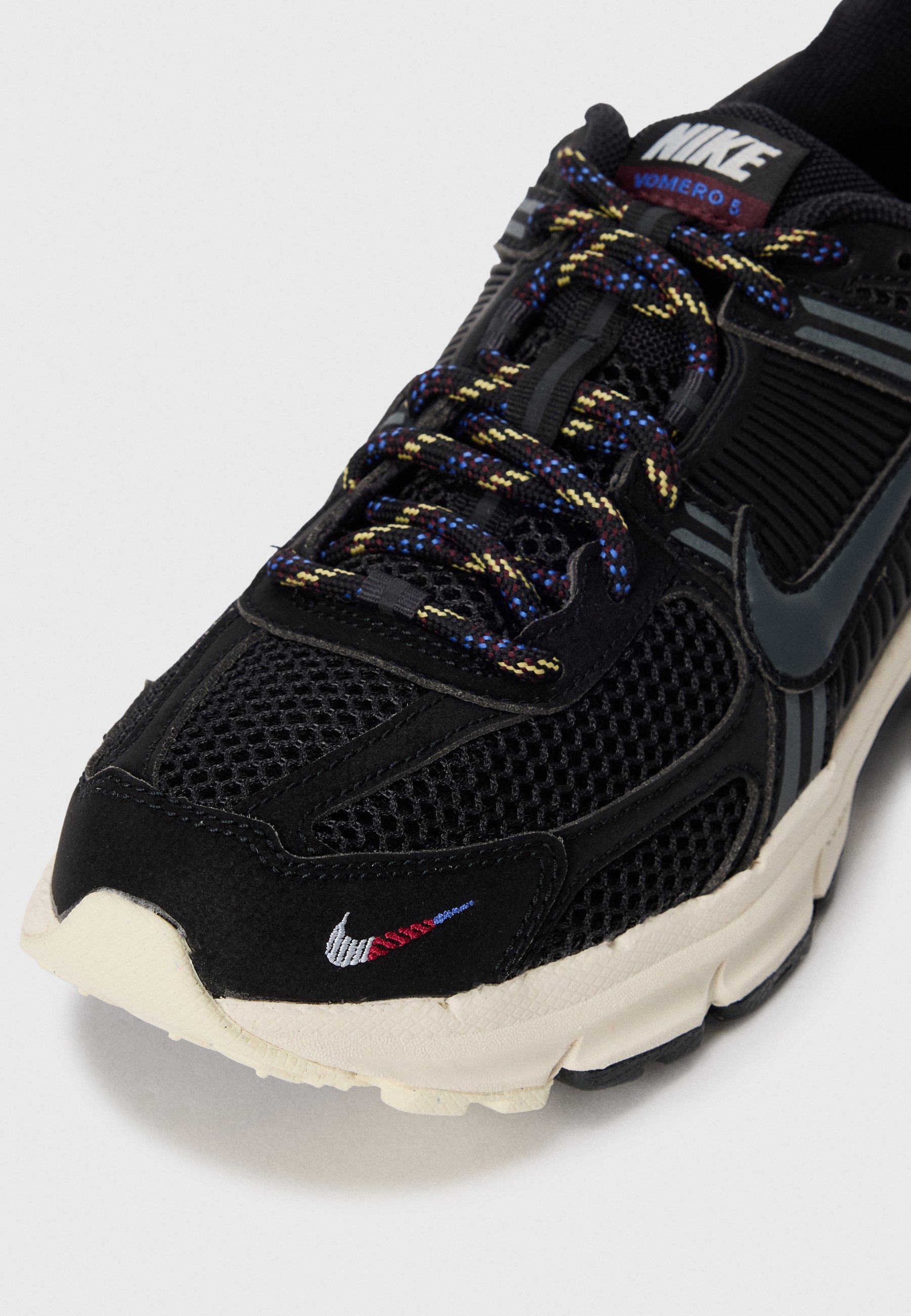 black nike soft trainers