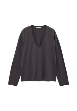 Maglia grigia scura a maniche lunghe con scollatura a V, realizzata in tessuto morbido, con vestibilità rilassata e spalle cadenti, e orlo dritto.