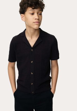Korte mouwen, donkerblauwe button-up shirt met een gestructureerd patroon en een ingesneden kraag, voorzien van ronde bruine knopen aan de voorkant.